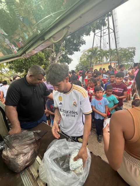Food distribution in Morón